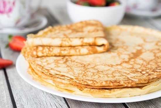 Serumpfannkuchen dünn mit Löchern: Rezepte mit Fotos von Julia Vysotskaya 01