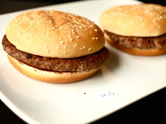 Brötchen für Hamburger: Rezept, wie in «MC Donalds». Geheimnisse des Kochens mit Sesam 01