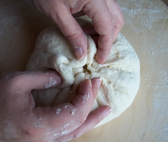 Wie man ein Khachapuri mit Käse kocht: Hanggenaskuläre Kuchenrezepte, Puff- und Hefeteig 10