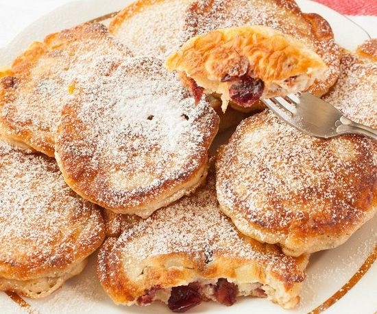 Wie man üppige Pfannkuchen auf Kefir kocht: Rezepte mit Fotos 01