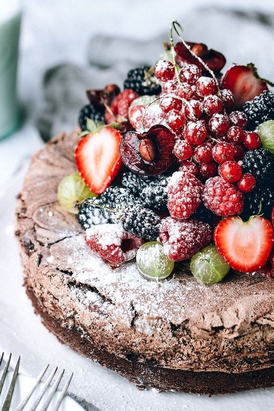 So dekorieren Sie den Kuchen von Obst? 01