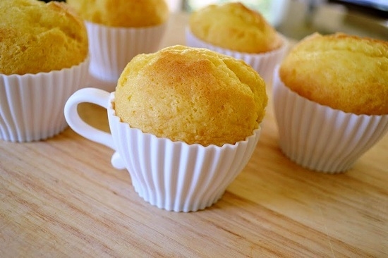 Cupcakes Curd in Silikonformen: Rezepte mit Foto Schritt für Schritt. Einfache, diätetische, Kirschmuffins 03