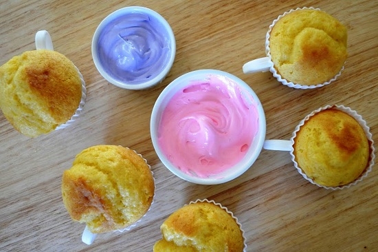 Cupcakes Curd in Silikonformen: Rezepte mit Foto Schritt für Schritt. Einfache, diätetische, Kirschmuffins 10