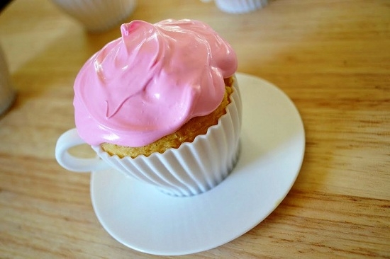 Cupcakes Curd in Silikonformen: Rezepte mit Foto Schritt für Schritt. Einfache, diätetische, Kirschmuffins 11