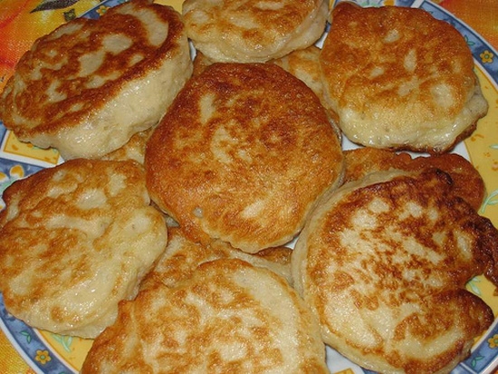 Fritters auf Wasser üppig ohne Hefe - Einfaches Rezept zum Kochen ohne Eier 02