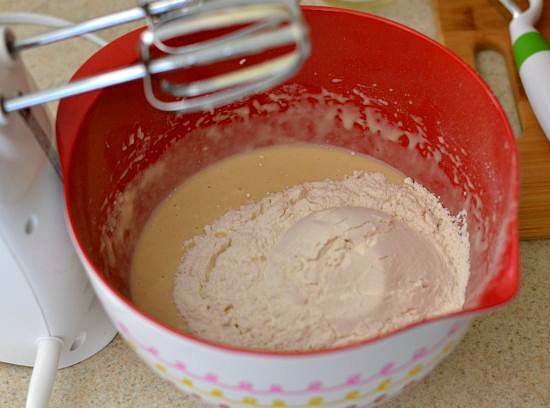 Hefe Teig Tart mit Äpfeln: Erstellen Sie ein exquisites Backen. Geschlossene und offene Kuchenrezepte 05