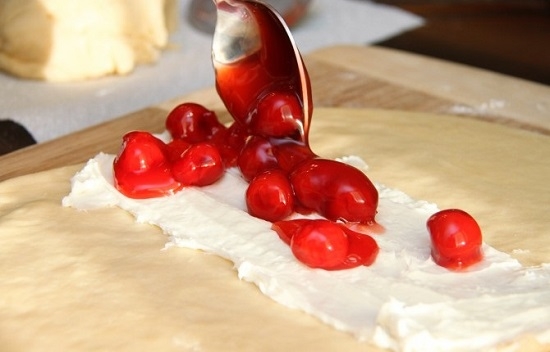 Kuchen mit Kirsch- und Sauerrahm: Schritt-für-Schritt-Rezepte mit Fotos 08