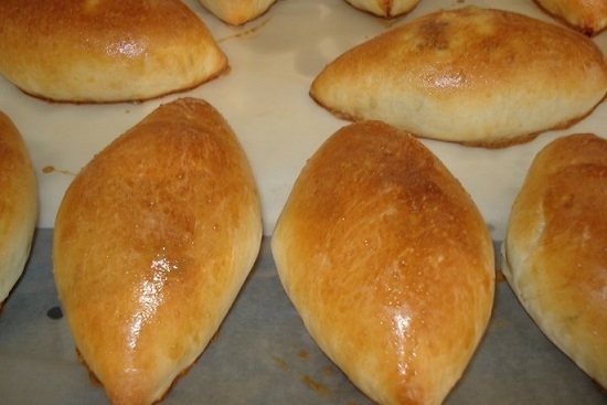 Pattags im Backofen mit Kartoffeln: Kochen von Rezepten mit Pilzen und Leber 02