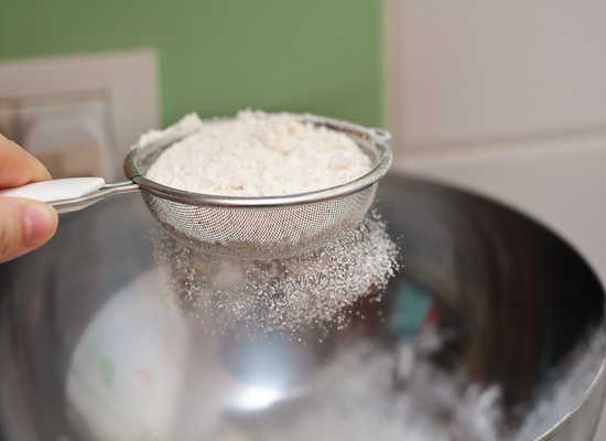 Rezepte Pfannkuchen mit Löchern auf Milch und Kefir mit Fotos 11