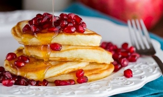 Amerikanische Pfannkuchen: Kefir Rezept mit Fotoschritt. So machen Sie Pankeeper auf Kefir ohne Eiern? 02