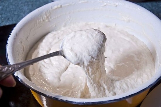 Amerikanische Pfannkuchen: Kefir Rezept mit Fotoschritt. So machen Sie Pankeeper auf Kefir ohne Eiern? 07