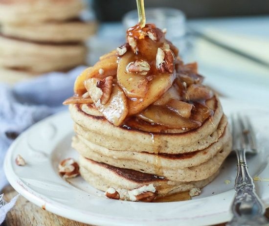 Amerikanische Pfannkuchen: Kefir Rezept mit Fotoschritt. So machen Sie Pankeeper auf Kefir ohne Eiern? 09