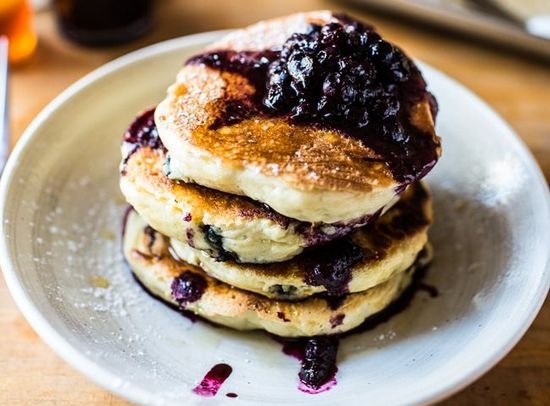 Amerikanische Pfannkuchen: Kefir Rezept mit Fotoschritt. So machen Sie Pankeeper auf Kefir ohne Eiern? 10