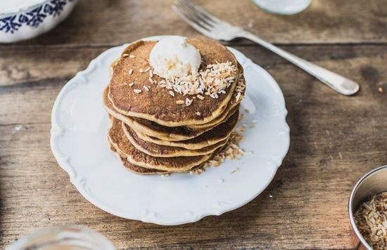 Amerikanische Pfannkuchen: Kefir Rezept mit Fotoschritt. So machen Sie Pankeeper auf Kefir ohne Eiern? 11