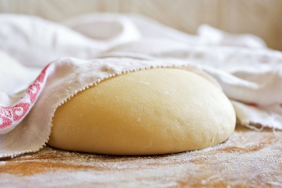 Wie man einen Cookie-Teig für Pasteten im Backofen und Brotmacher kocht? 06