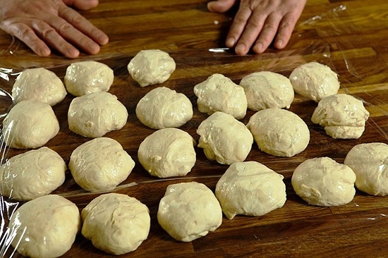 Teig für Whitelles mit trockener Hefe, Teig auf gebratenen Pasteten auf trockener Hefe: Leckere Backrezepte mit Fleisch 06