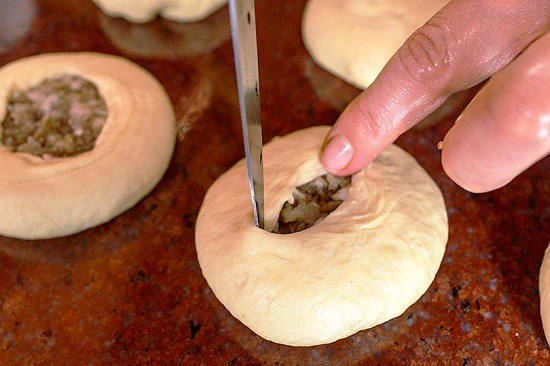 Teig für Whitelles mit trockener Hefe, Teig auf gebratenen Pasteten auf trockener Hefe: Leckere Backrezepte mit Fleisch 08