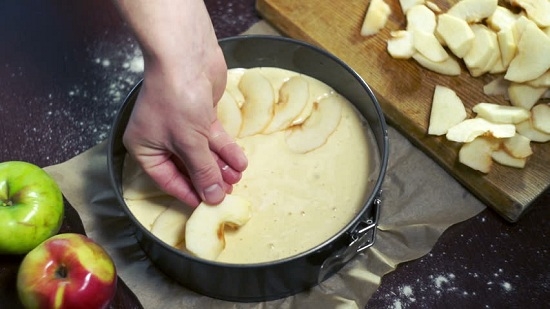 Teig für Scharlachrot mit Äpfeln: Kochrezepte. So knete ich die Basis für den Strit? 01