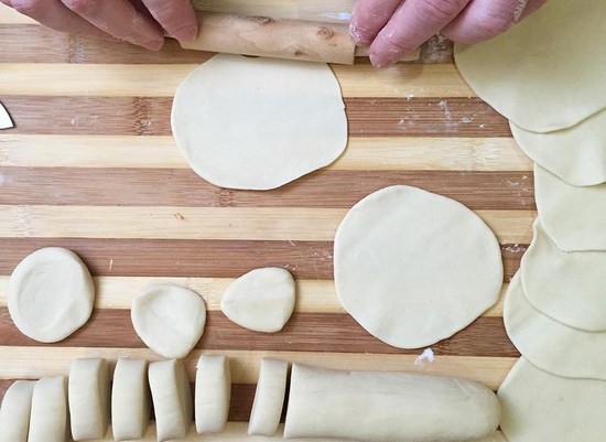 Teig für Mantel in Usbek: Rezepte ohne Eier, für Brotmacher und andere 13