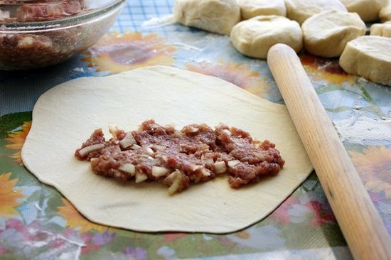 Teig auf Chebureks auf Kefir - lecker, knusprig, mit Blasen 06