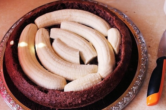 «Mink Krota» - Kuchen mit Bananen auf einer Ambulanzhand. Rezepte des köstlichen Heimnachtischs 07