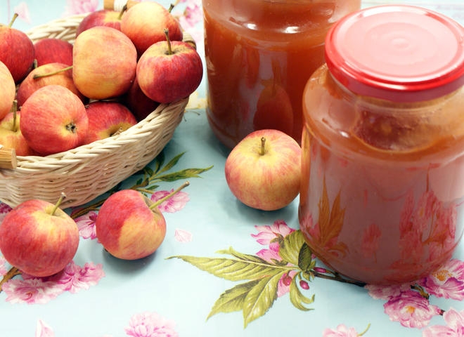 Wie man mit dem Apple kocht? Apple sprang in den Ofen: Rezept 01