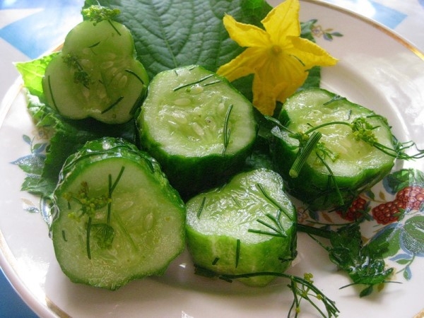 Leichte Gurken: Schnelles Zubereitung Rezept. Wie man knusprige Gurken kocht? 05