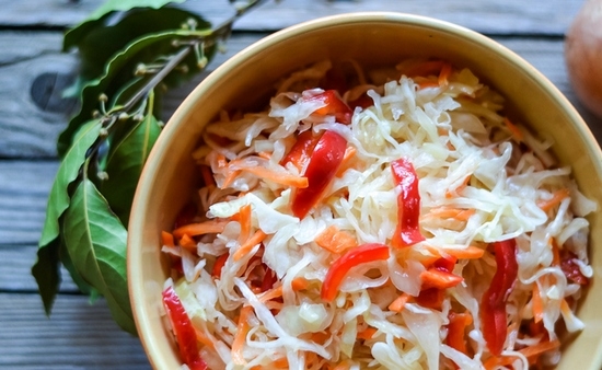 Sauerkohl zum schnellen Kochen in einer Bank: Rezepte mit Essig und ohne Essig, in Salzlösung, mit Paprika 08