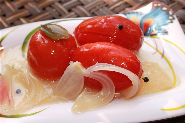 Tomaten in der Gelatine für den Winter ohne Sterilisation 01