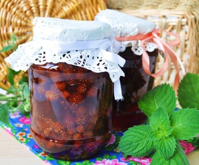 Waldbeeren Jam. Rezepte und Funktionen verschiedener Kochtechnologien 01