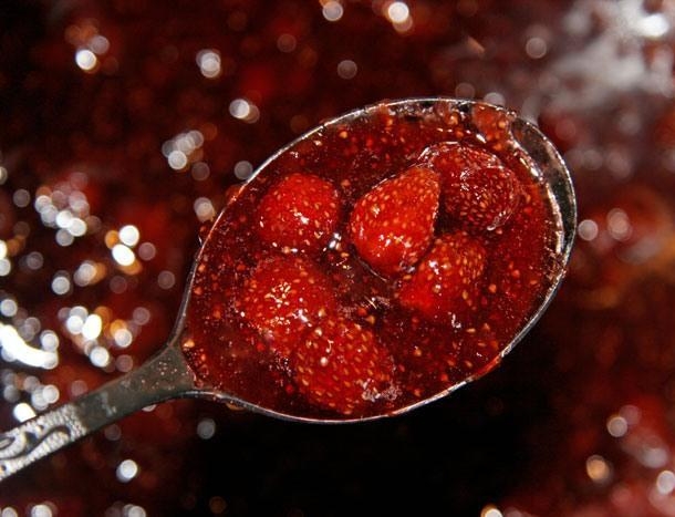 Waldbeeren Jam. Rezepte und Funktionen verschiedener Kochtechnologien 03