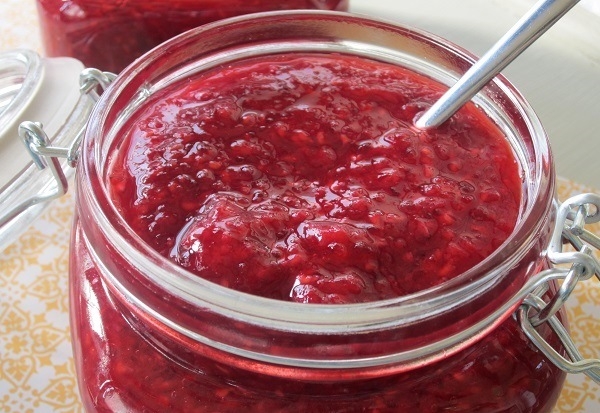 Waldbeeren Jam. Rezepte und Funktionen verschiedener Kochtechnologien 05