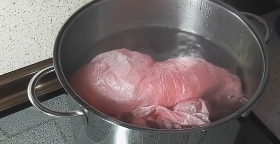 Wilde des schnellen Kochens von Huhn zu Hause. Wurst gekocht, mit Gelatine und anderen Rezepten 08