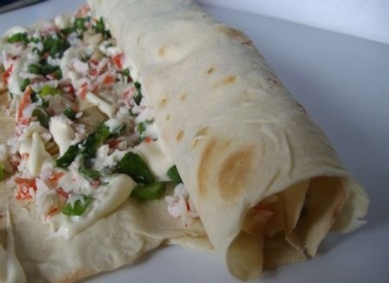 Lavash mit Krabben-Essstäbchen: Rezepte zum Kochen von köstlichen Rollen mit einer Vielzahl von Füllungen 08