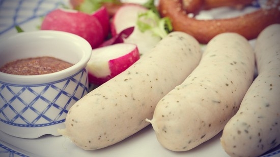 Wilde des schnellen Kochens von Huhn zu Hause. Wurst gekocht, mit Gelatine und anderen Rezepten 12