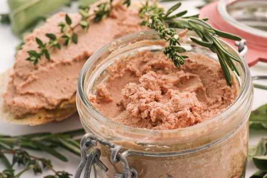 Hepatic Pate zu Hause: Kochen in einer Pfanne und in einem langsamen Herd 01