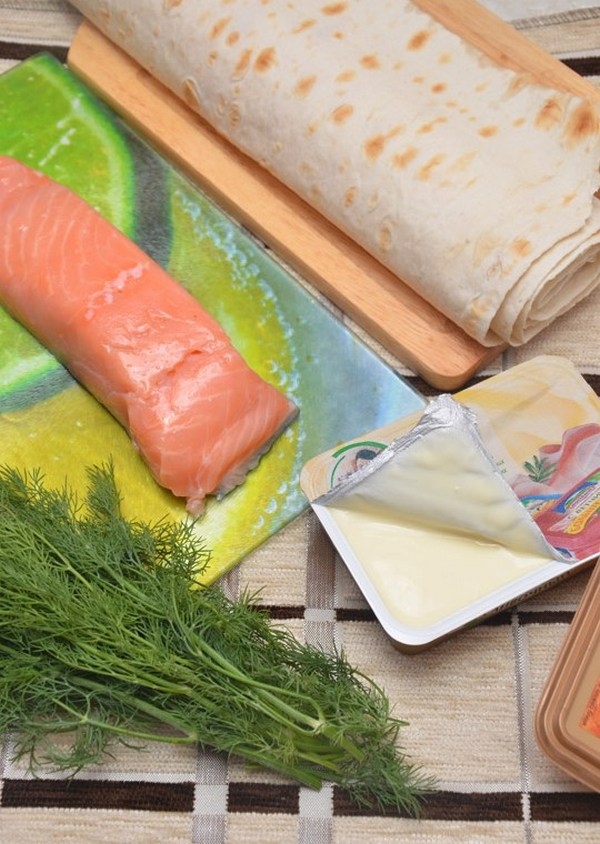 Pogwash mit Lachs: Köstliche Rezepte. Wie man eine Käserolle mit Lachs und Konserven kocht? 02