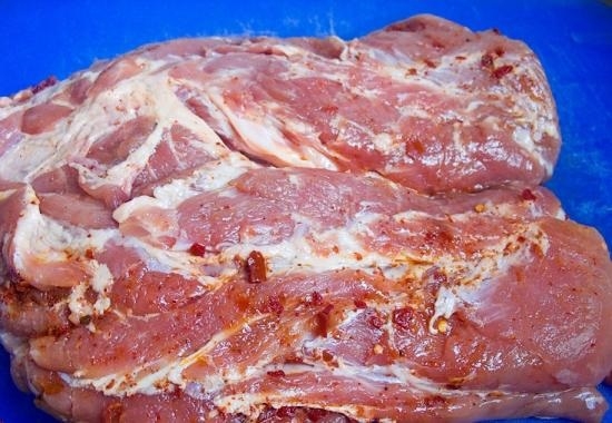 Schinken zu Hause von Schweinefleisch und Hühnchen: Eine Auswahl der besten Rezepte 04