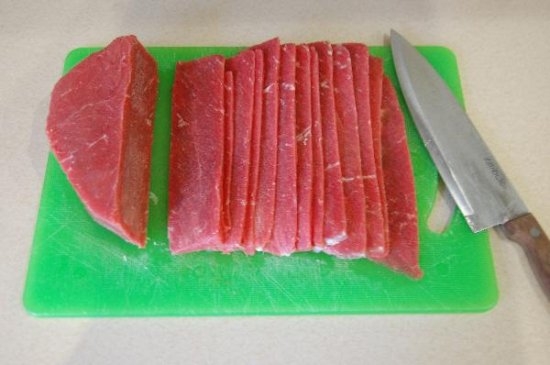 Trockner Fleisch zu Hause: Rezepte zum Kochen von Schweinefleisch, Rindfleisch und Hühnerfilet 16