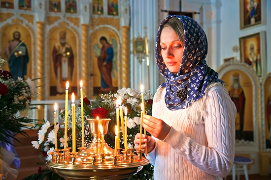 Ist es möglich, für schwangere Frauen in die Kirche zu gehen: die Antwort des Priesters. Dass die zukünftige Mutter im Tempel tun kann? 03