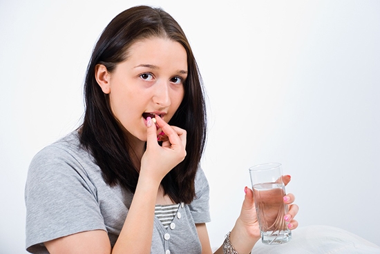 Wie man die Menstruation für die Woche verzögert: Die Verwendung von Progestins und Tinktur von Wasserpfeffer 01