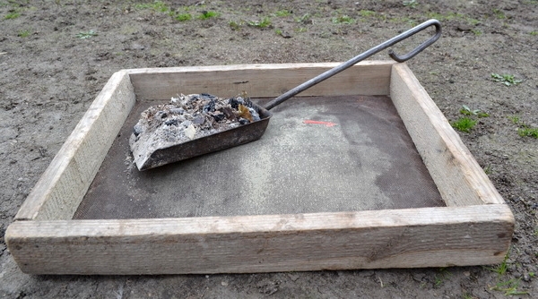 Holzasche wie Dünger. Verwendung für Kartoffeln. Die Zusammensetzung der Asche 01