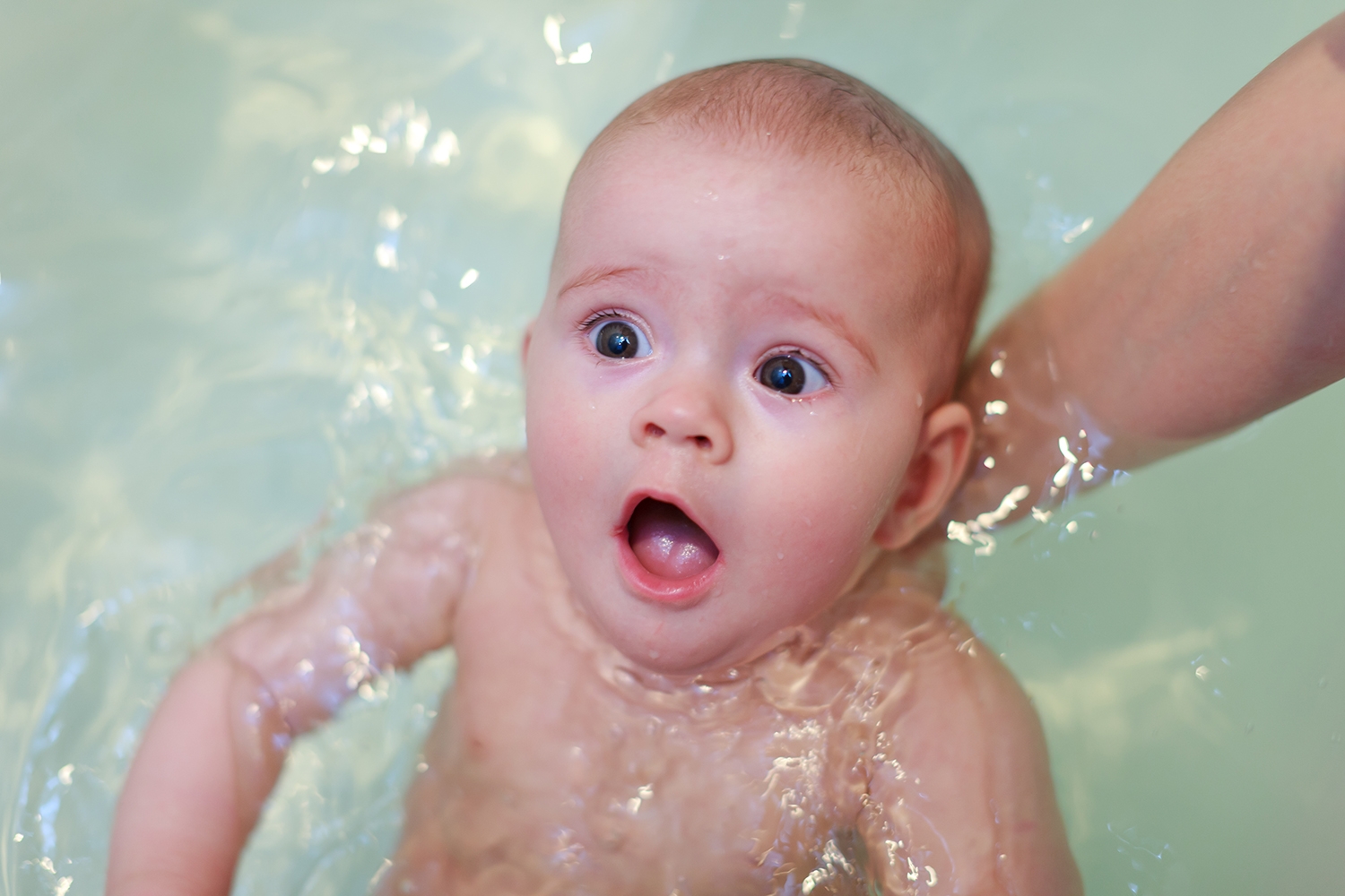 Wie man neugeborenes Baby richtig badet - zum ersten Mal und täglich? Wie oft und in welchem ​​Wasser, um Baby zu baden? 02