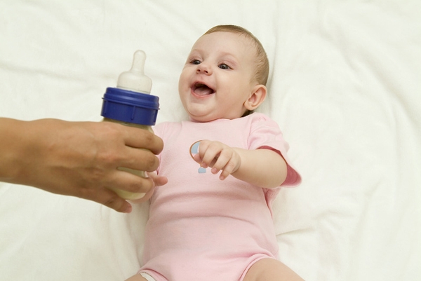 So entwöhnen Sie ein Baby aus der Flasche? So entwöhnen Sie ein Kind aus dem Brustwarzen? 01