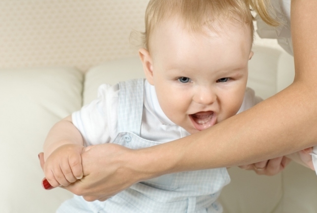 Wie man ein Kinderbiss entwöhnt? Warum Baby Biss? 01