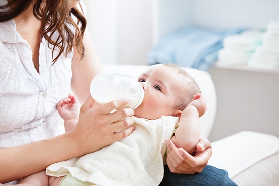 Ziegenmilch für Baby: aus welchem ​​Alter zu geben, kochen oder nicht? Die Vorteile und Schaden der Ziegenmilch, Fütterung der Fütterung 03