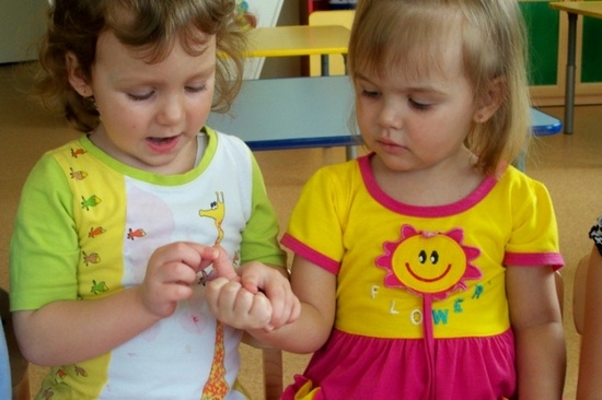 Fingern von Gymnastik für Kinder 5-6 Jahre alt, 6-7 Jahre alt: Finger-Spiele-Karte 01