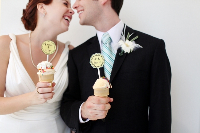 Überraschung bei der Hochzeit. Ursprüngliche Überraschungen von Freunden, für ihren Ehemann oder am Jubiläum 04