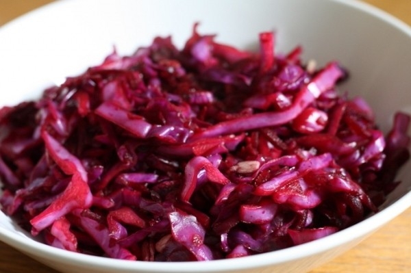 Rotkohl. Rezepte von Salaten und zweiten Gerichten 01