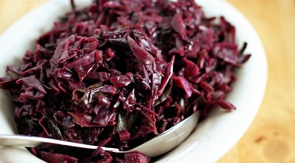 Rotkohl. Rezepte von Salaten und zweiten Gerichten 02